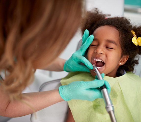 Little girl having her teeth cleaned 