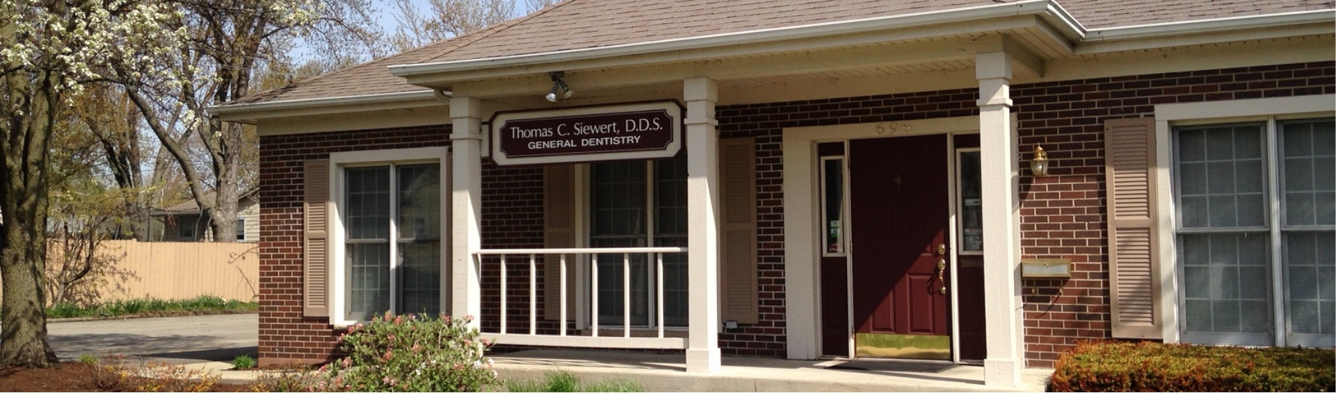 Exterior of South Elgin dental office